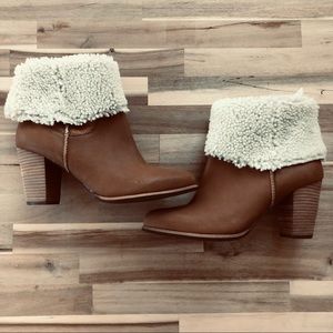 NEW UGG Charlee Boots Size 9.5 Chestnut